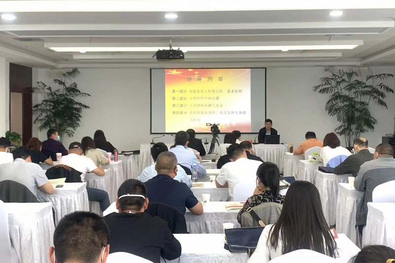 孙维法在兰州市社会组织党委入党积极分子培训班上讲课