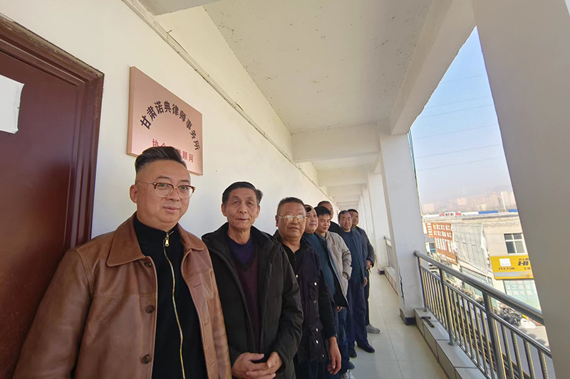 兰州工程机械行业协会与甘啸诺典律师事务所进行法律援助合作！